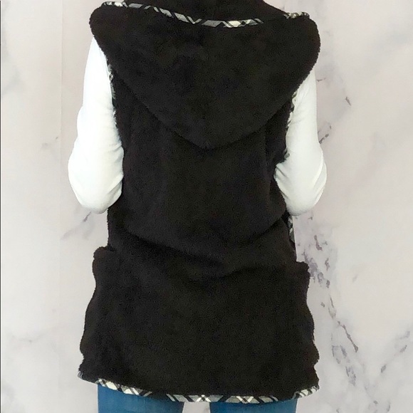 Black Fleece Vest - Picture 3 of 3
